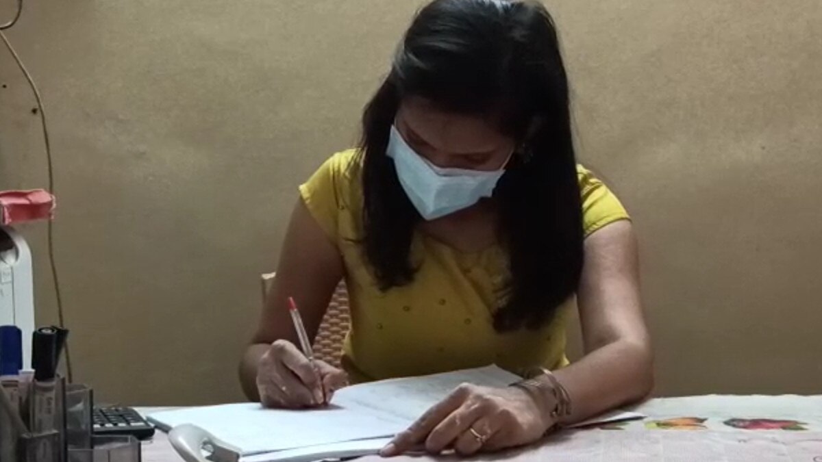 बीएससी की छात्रा ने 1500 कोव‍िड पेशेंट को द‍िलवाया प्लाज्मा, चाचा की मौत के बाद ल‍िया था हेल्प का संकल्प 