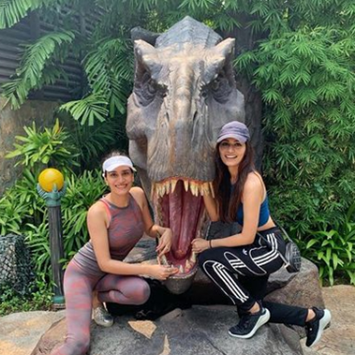 दिवांगना और मानुषी