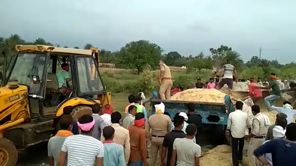 ट्रक ने मारी जोरदार टक्कर तो दो टुकड़ों में बंट गया ट्रैक्टर, सलामत रहा चालक 