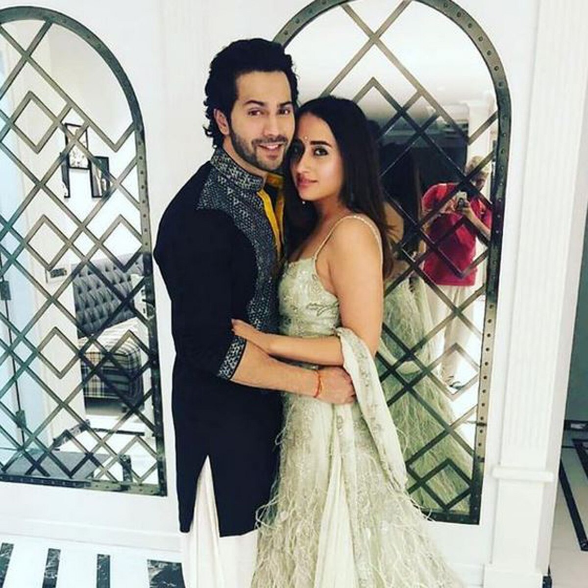 वरुण संग नताशा