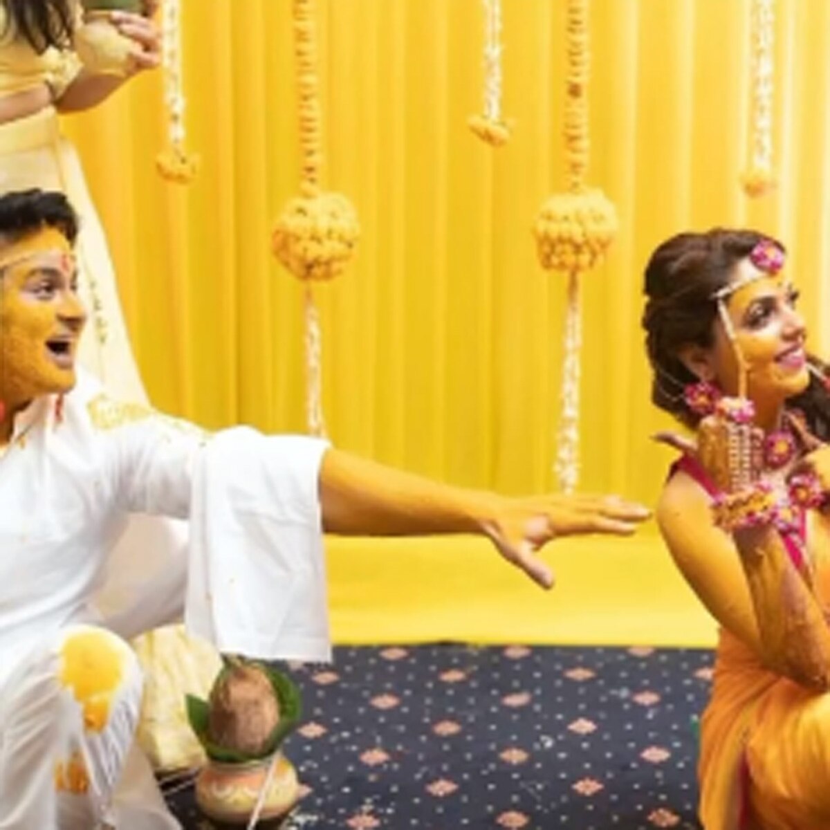 संकेत भोसले-सुगंधा मिश्रा 