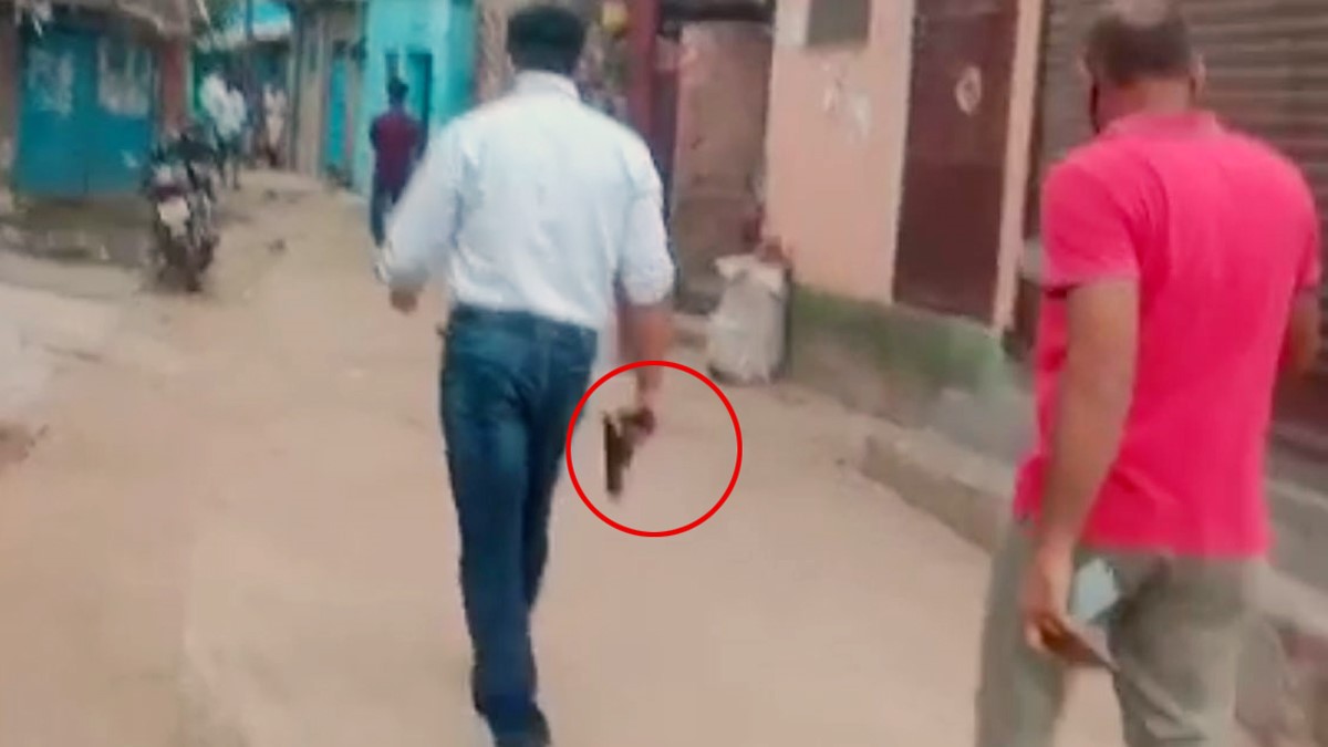 भागलपुर के ASP ने  लहराई पिस्टल