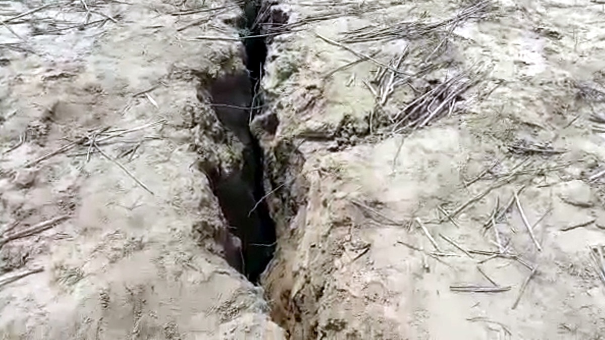 land crack in bhind video viral 