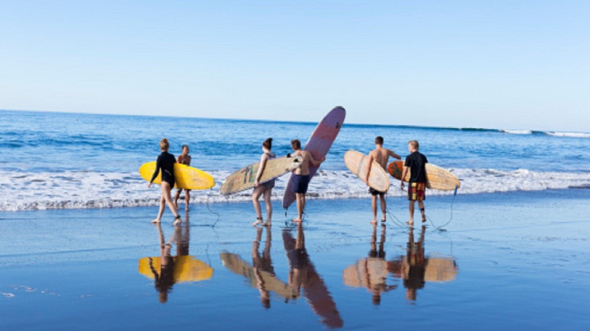  सर्फिंग के लिए मशहूर है ये गांव