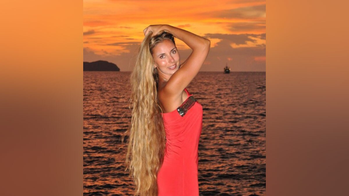 महिला के लंबे बालों का हर कोई दीवाना