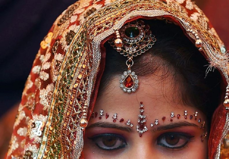 bride sister kissing groom on stage 