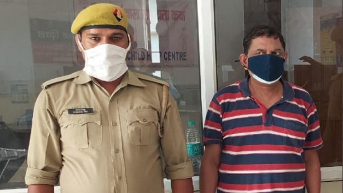 नोएडाः गलत पार्किंग पर हुई बहस, शख्स ने ट्रैफिक पुलिसकर्मी को पीटा, गिरफ्तार