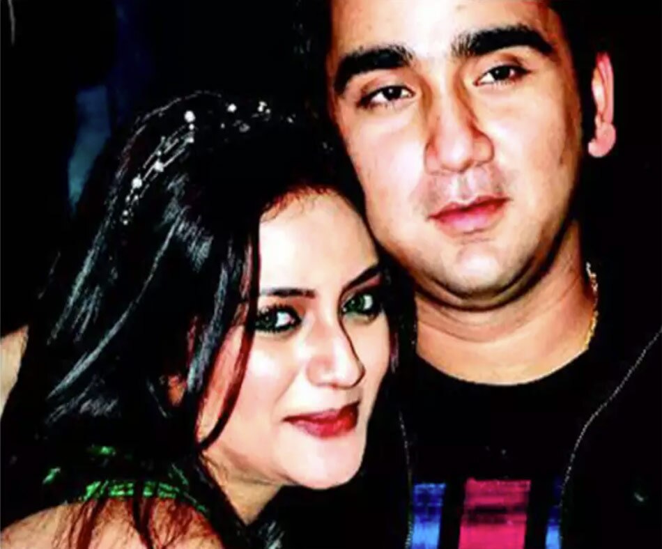 नुसरत जहां और कादिर