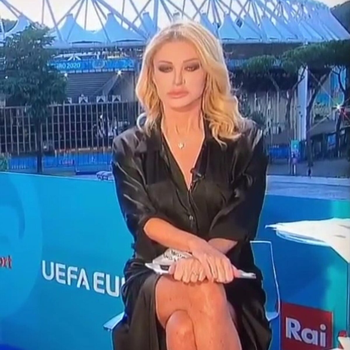 tv presenter wardrobe malfunction