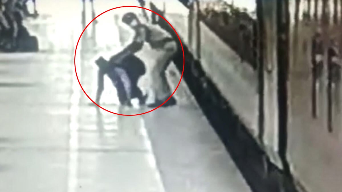 RPF के जांबाज दरोगा ने महज 32 सेकंड बचाई रेलवे यात्री की जान