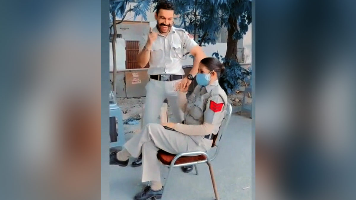 2 पुलिसकर्मियों के डांस-गाने का वीडियो वायरल