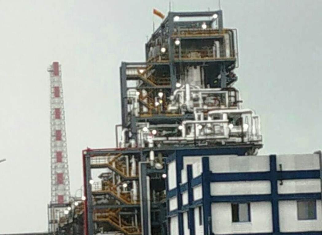 महाराष्ट्र और गुजरात में करीब 12 कारखाने 