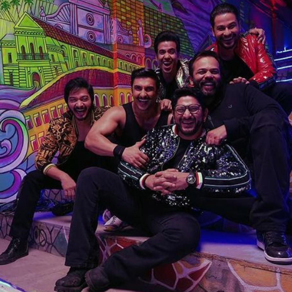 आंख मारे