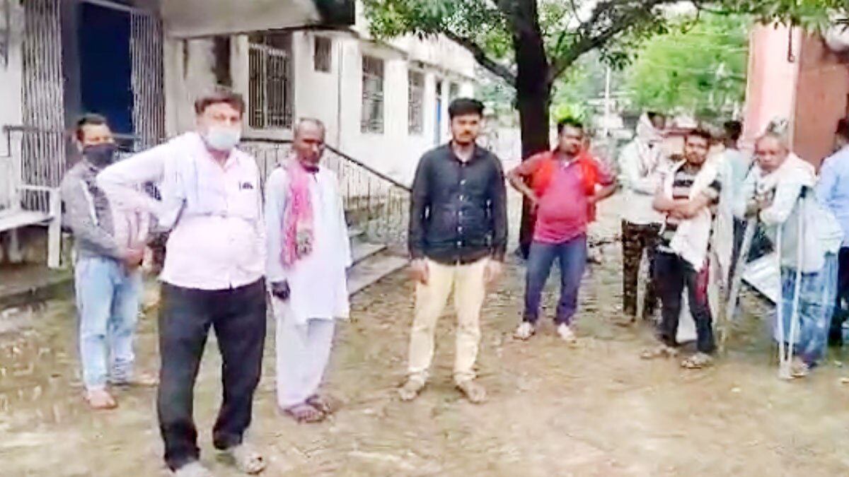 पत्नी ने कुदाल से गला काट कर दी पति की हत्या