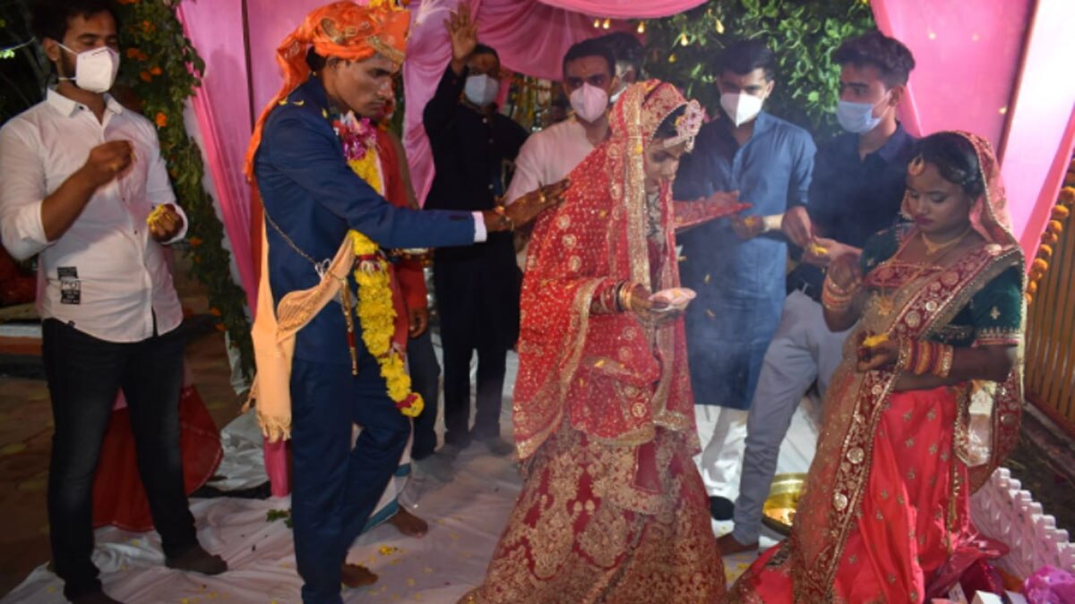  मुख्यमंत्री शिवराज ने तीनों बेटियों का कन्यादान किया