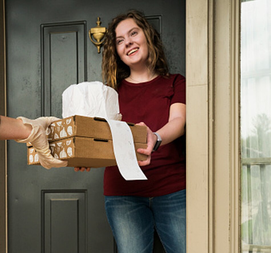 Woman son pizza delivery