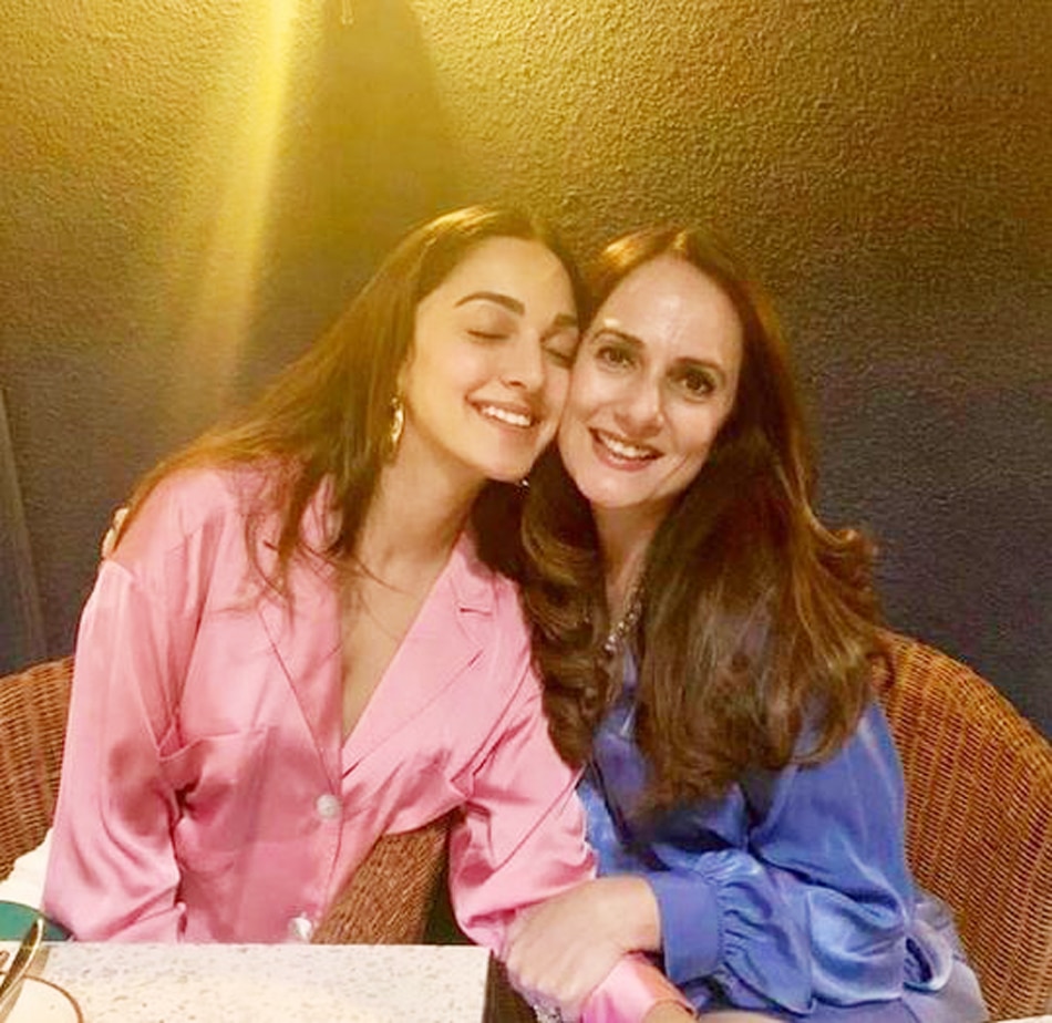 मां संग कियारा आडवाणी