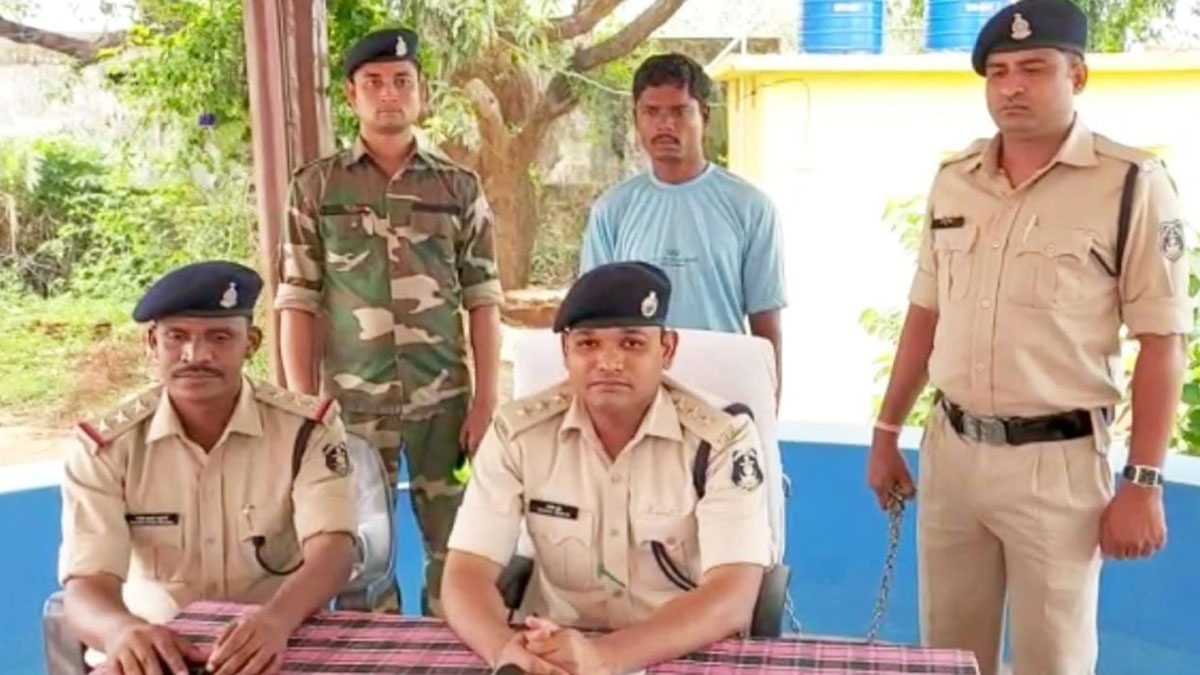 कुल्हाड़ी से काट दिया बुजुर्ग का सिर