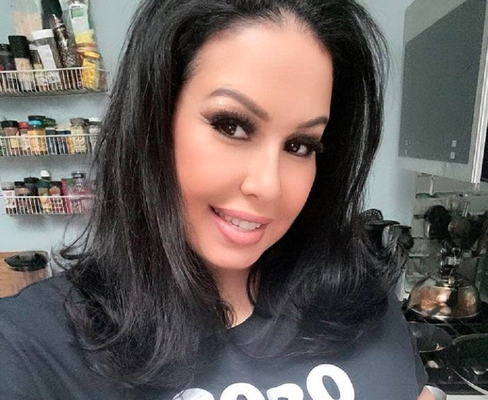 जिस्म से उतरे कपड़े बेच करोड़पति बनी मॉडल