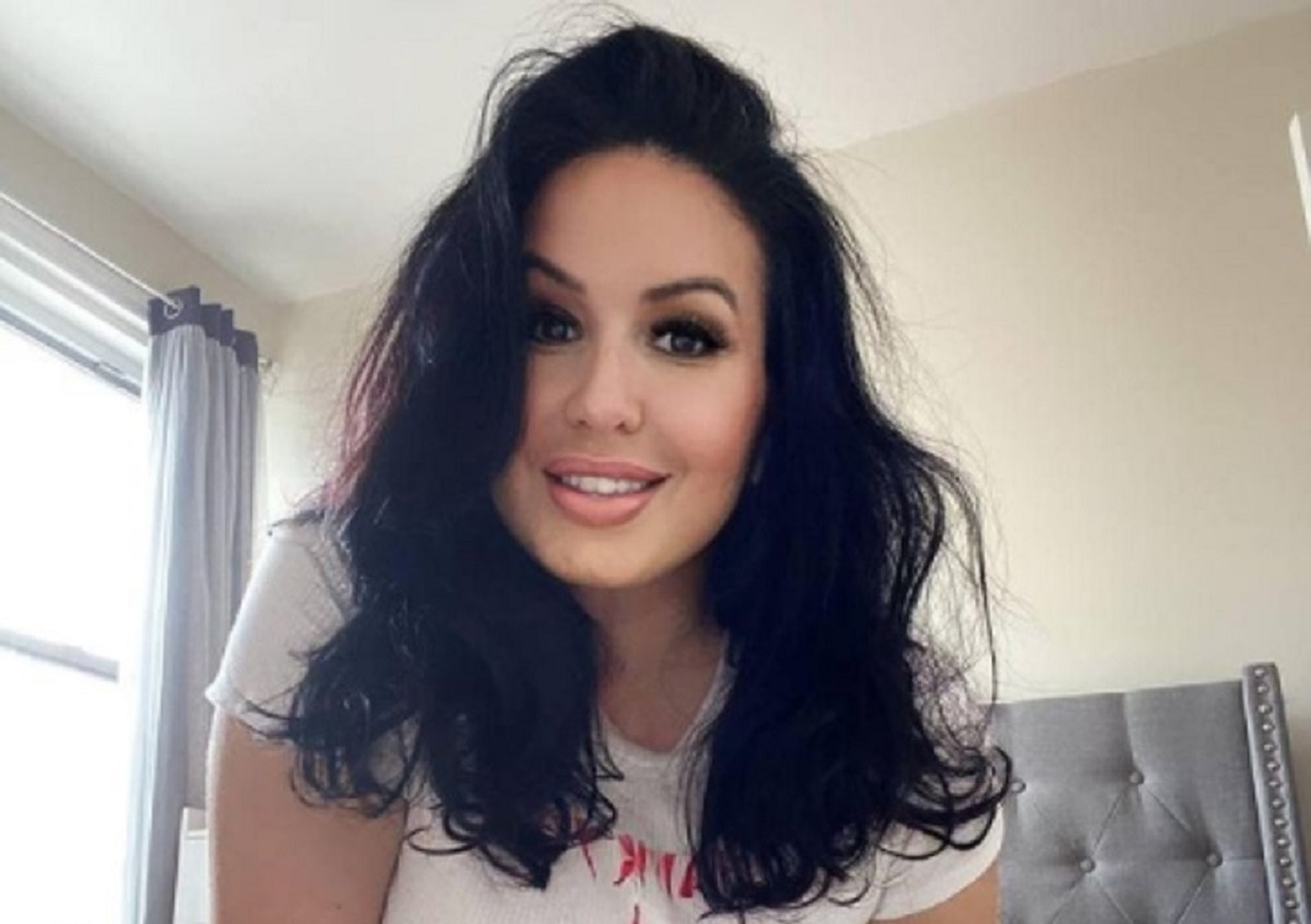 जिस्म से उतरे कपड़े बेच करोड़पति बनी मॉडल