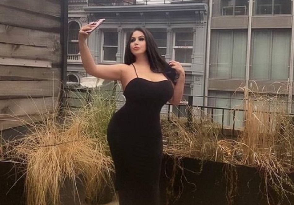 जिस्म से उतरे कपड़े बेच करोड़पति बनी मॉडल