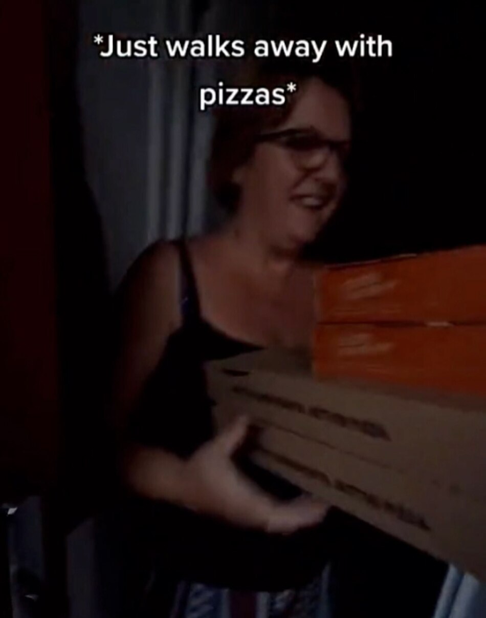 Woman son pizza delivery