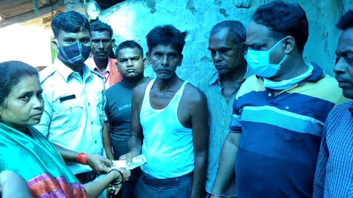 हाथियों के झुंड ने महिला को कुचला 