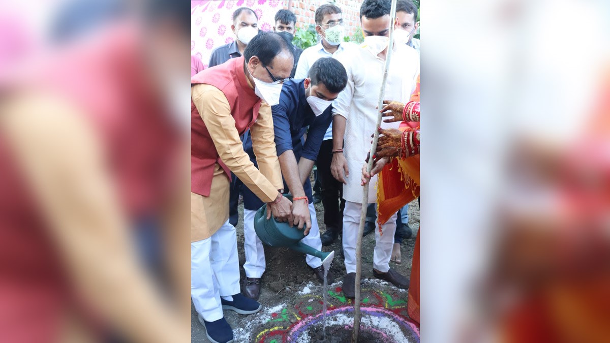 मुख्यमंत्री शिवराज ने तीनों बेटियों का कन्यादान किया