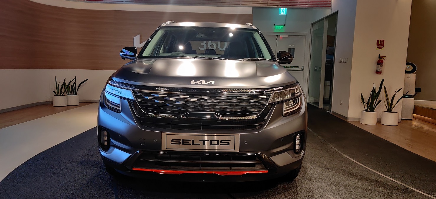 Kia Seltos X-Line में ऑरेंज पुट