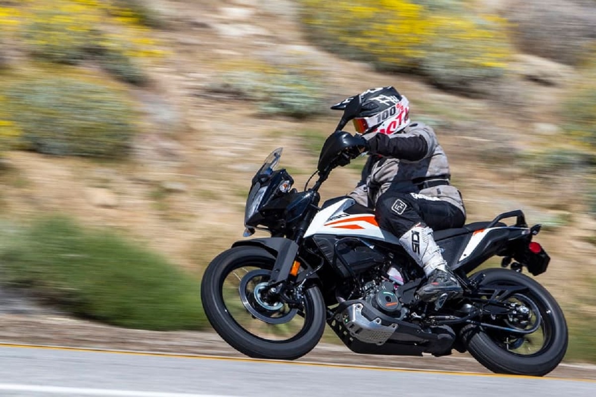 पॉवरफुल बाइक है KTM 390 Adventure