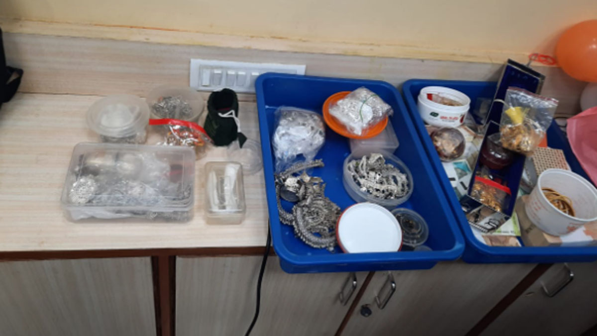 सिटी इंजीनियर और महिला क्लर्क को लोकायुक्त पुलिस ने रिश्वत लेते पकड़ा