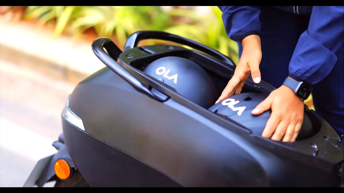 फुल चार्ज पर 121 किमी चलता है