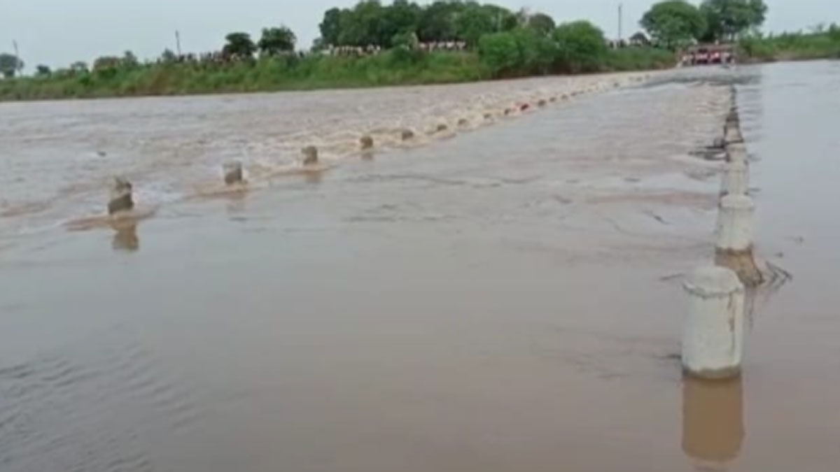 13 साल की अनुष्का ने खुद की जान देकर बचाए तीन बच्चे 