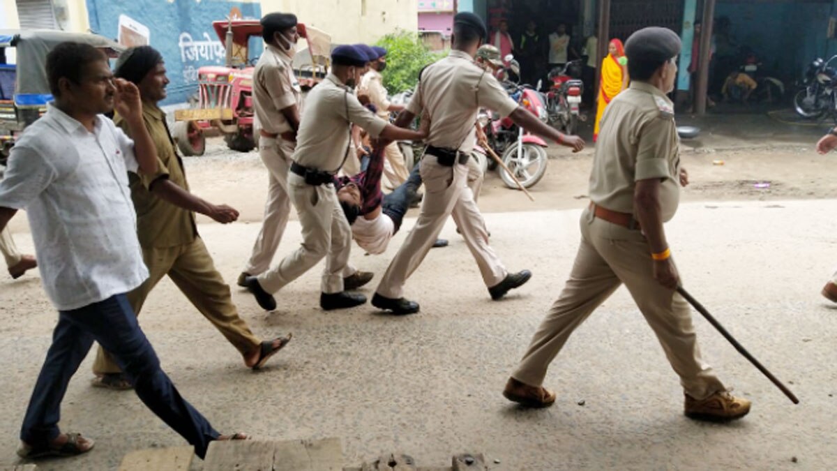 पुलिस कस्टडी में युवक की मौत पर ग्रामीणों का फूटा गुस्सा