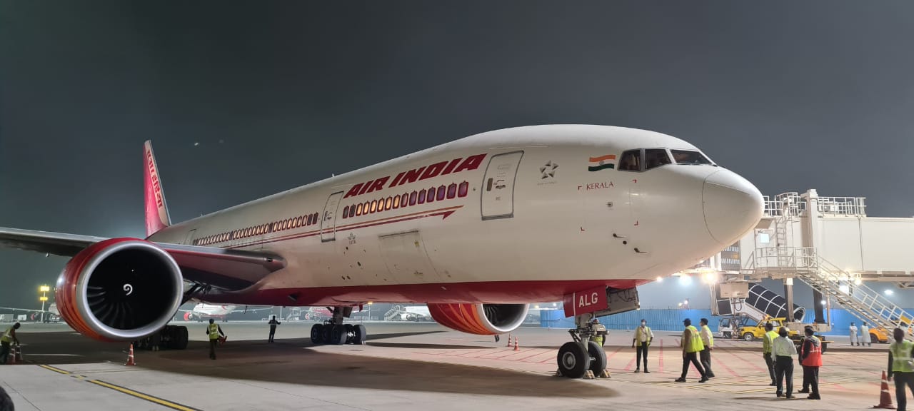 Tata या SpiceJet के अजय सिंह आगे