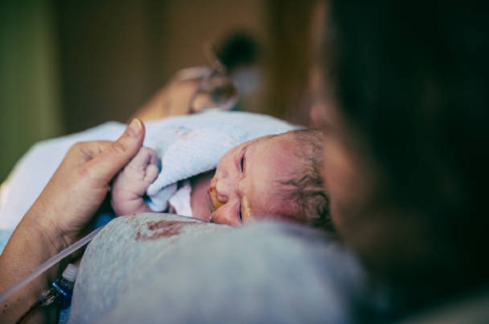 शादी से 3 दिन पहले महिला ने दिया बच्चे को जन्म