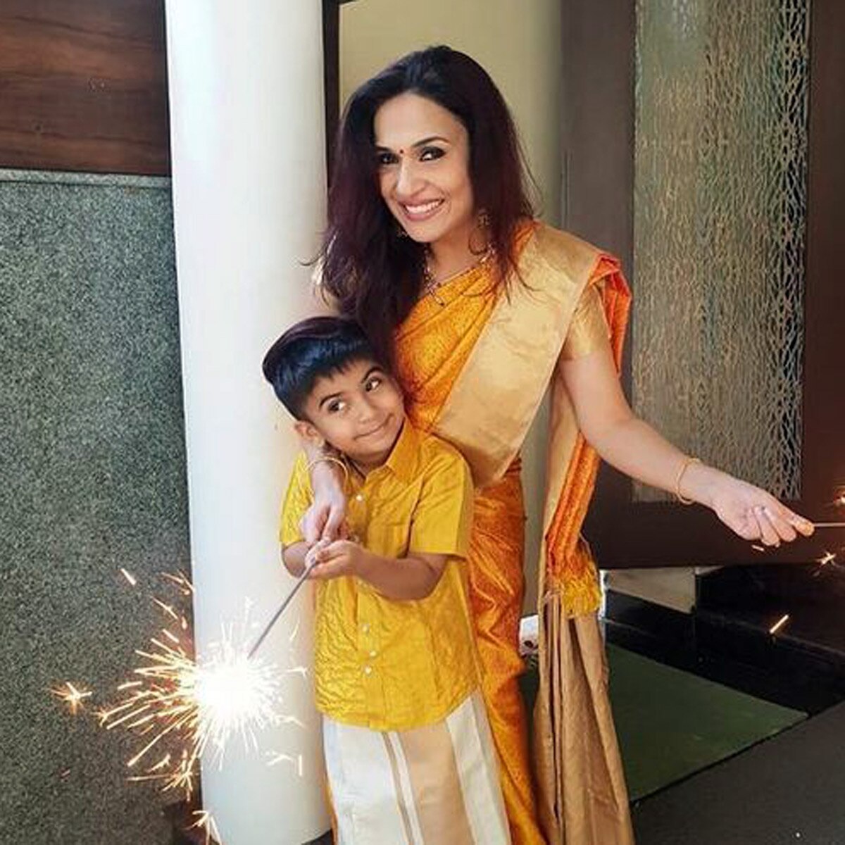 बेटे वेद संग सौंदर्या रजनीकांत