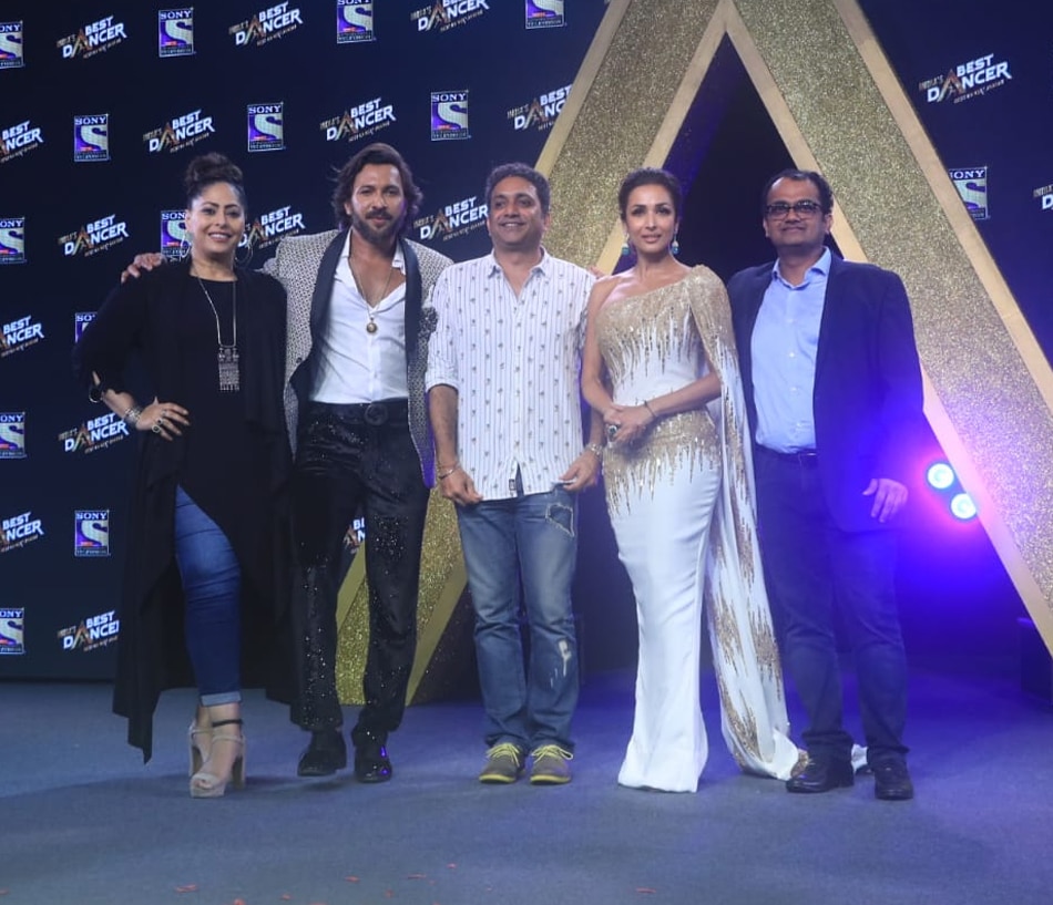 मलाइका अरोड़ा अपनी टीम के साथ 