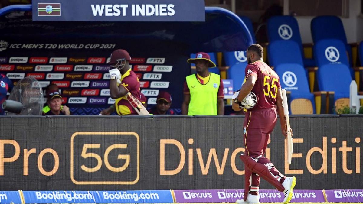 Kieron Pollard walks off the field (getty)