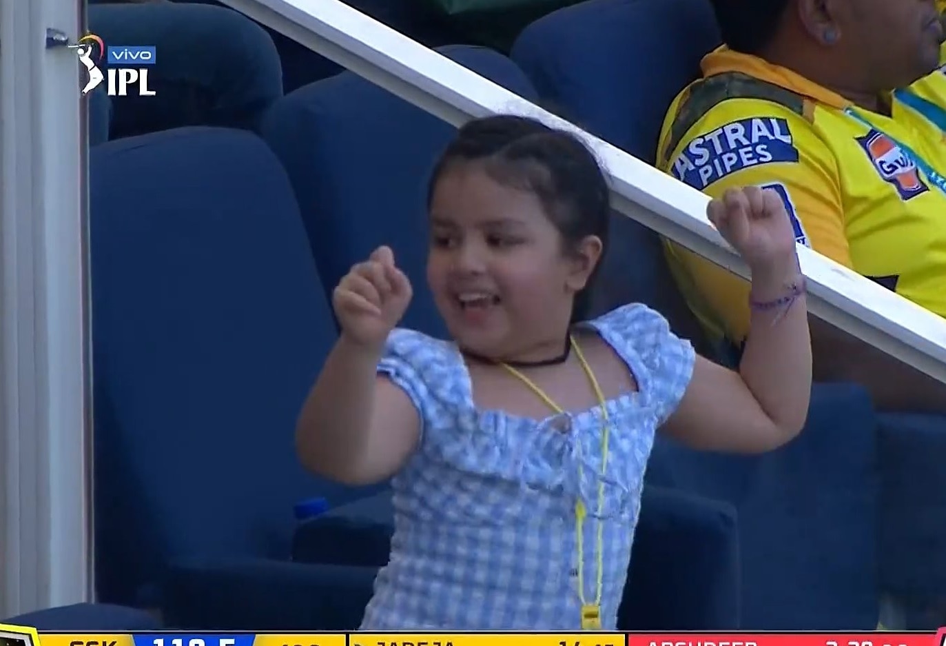 ziva dhoni dance