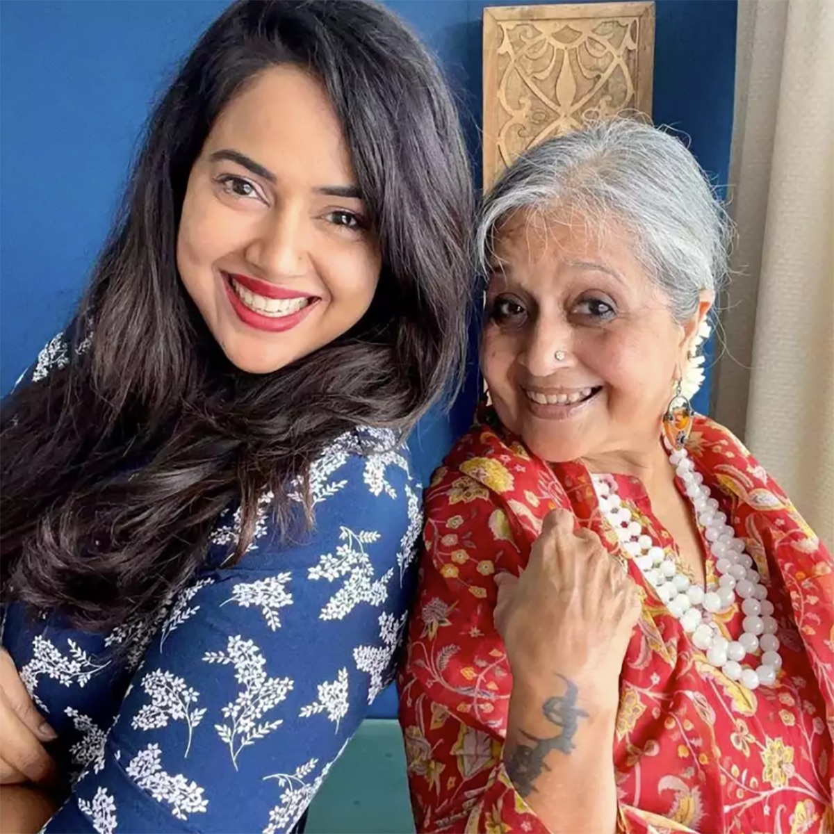 समीरा रेड्डी-मंजरी वर्दे 