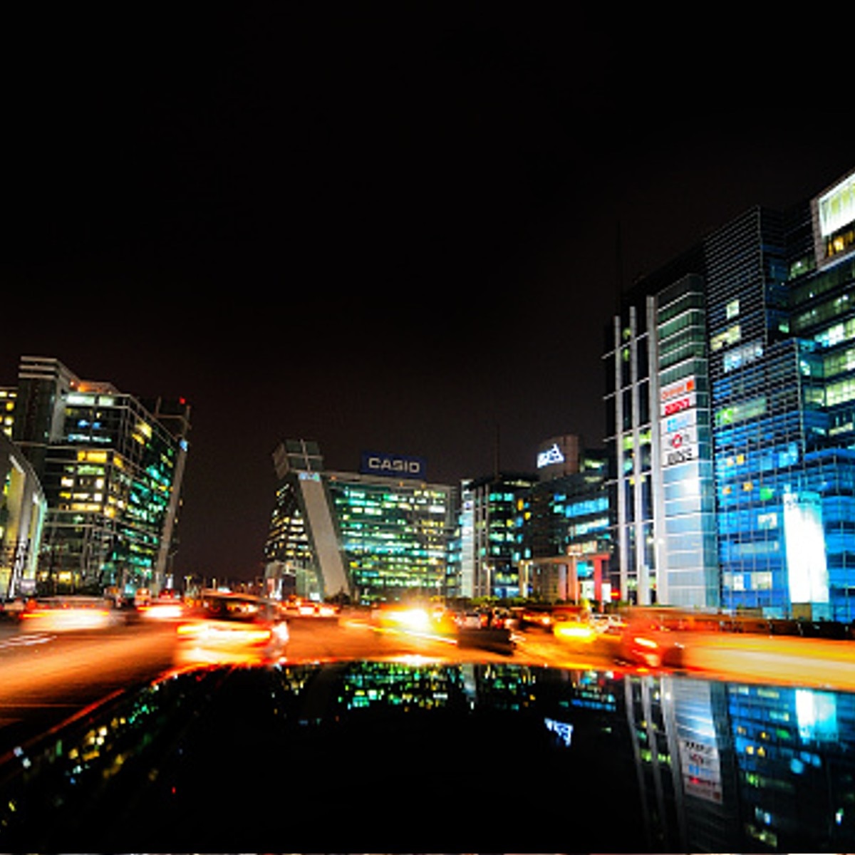 Gurgaon new year celebration cyber hub