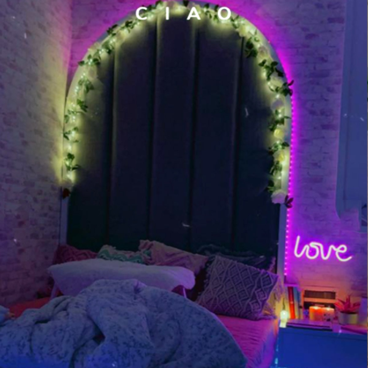 अवनीत कौर रूम