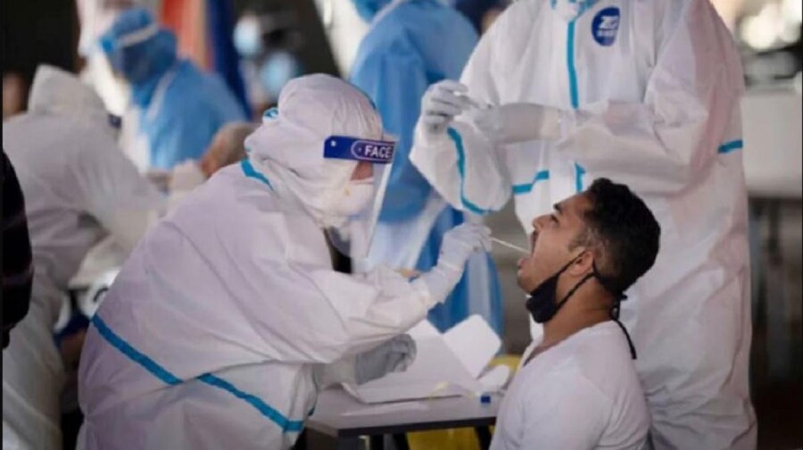 Corona virus Omicron Live Updates:गुजरात में कोरोना संक्रमण ने तोड़ा रिकॉर्ड, एक दिन में आए 24485 नए मामले - Corona virus Omicron news Live Updates 24485 new cases of corona in the
