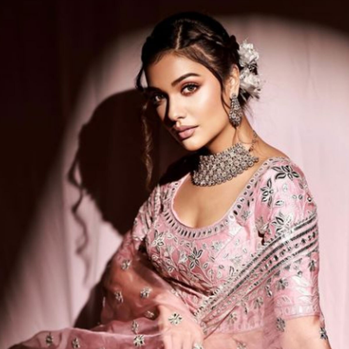 दिव्या अग्रवाल