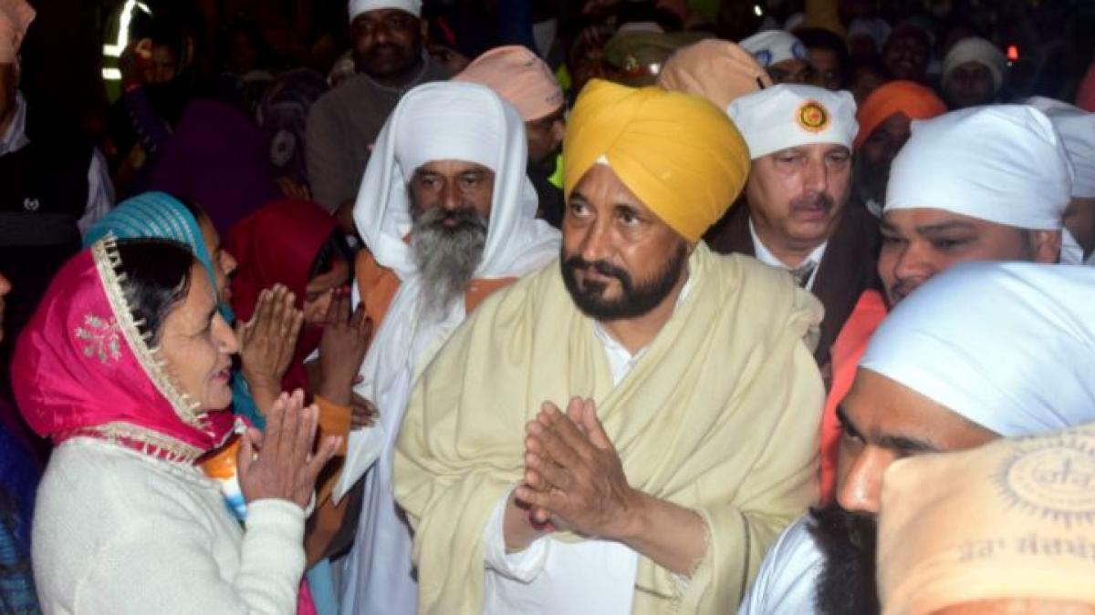 Punjab CM Charanjit Channi offers prayers at Ravidas Temple