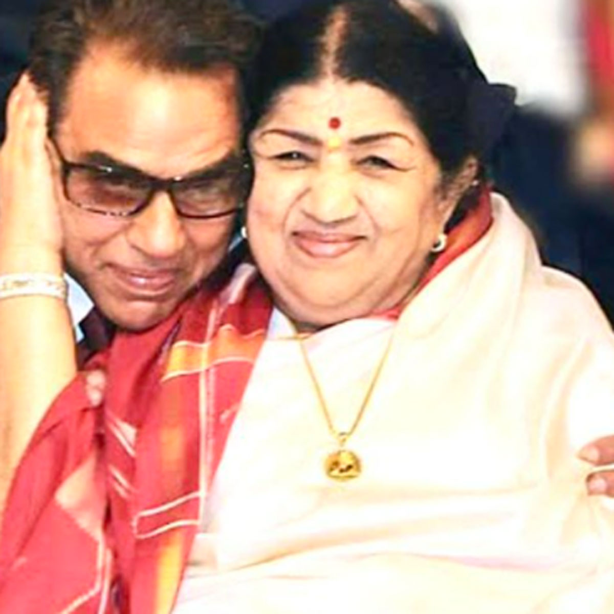 धर्मेंद्र- लता मंगेशकर 