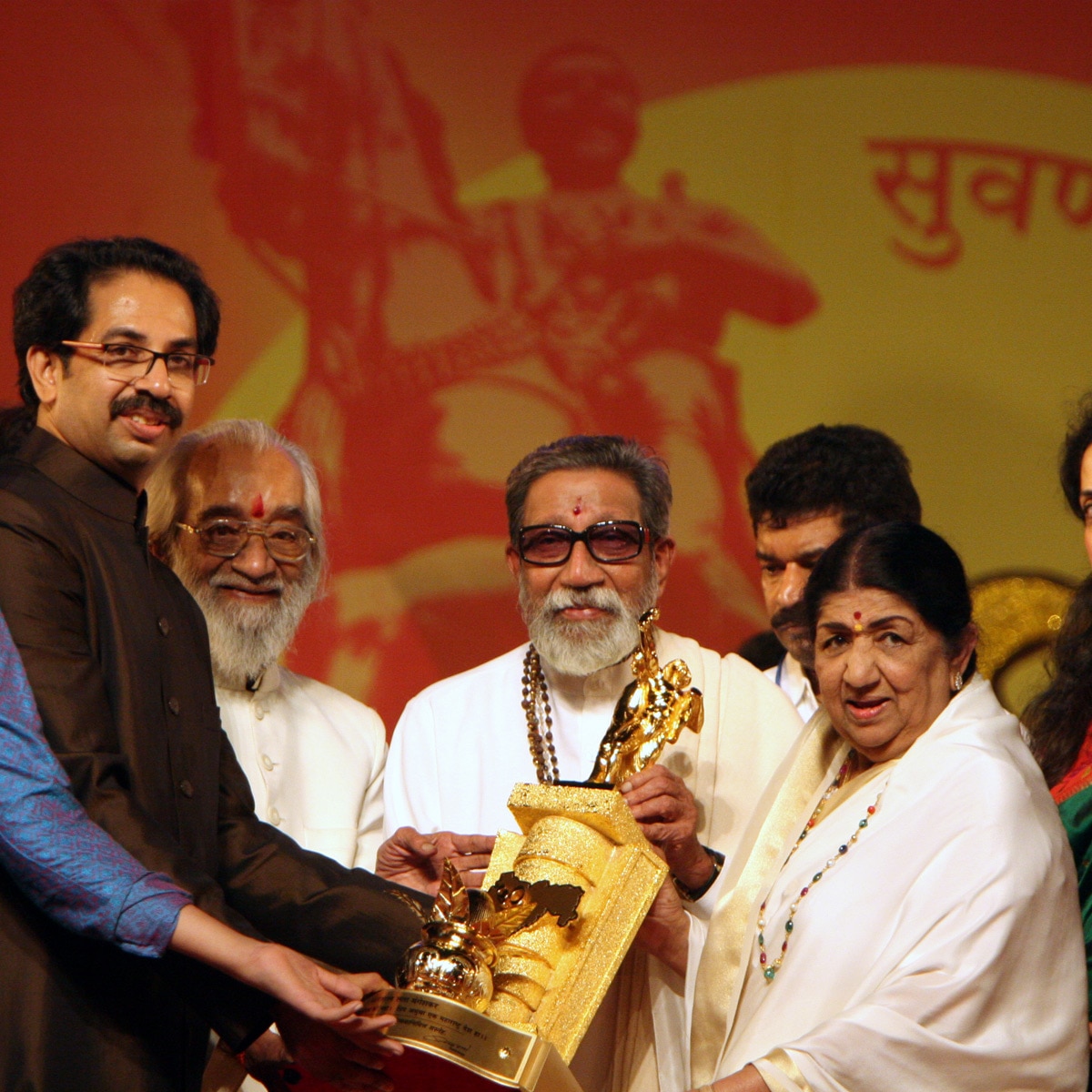 उद्धव ठाकरे, बाला साहेब ठाकरे, लता मंगेशकर 