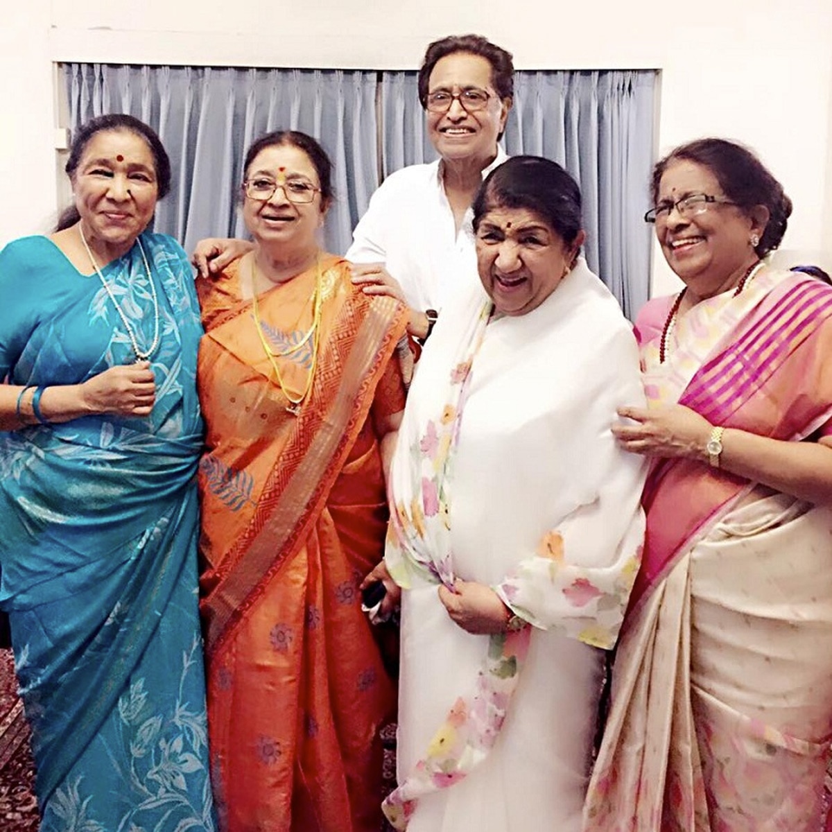 आशा भोसले, लता मंगेशकर 