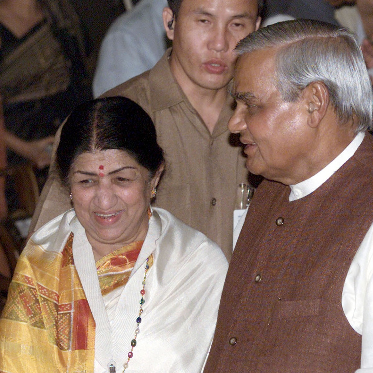 लता मंगेशकर, अटल बिहारी वाजपेयी